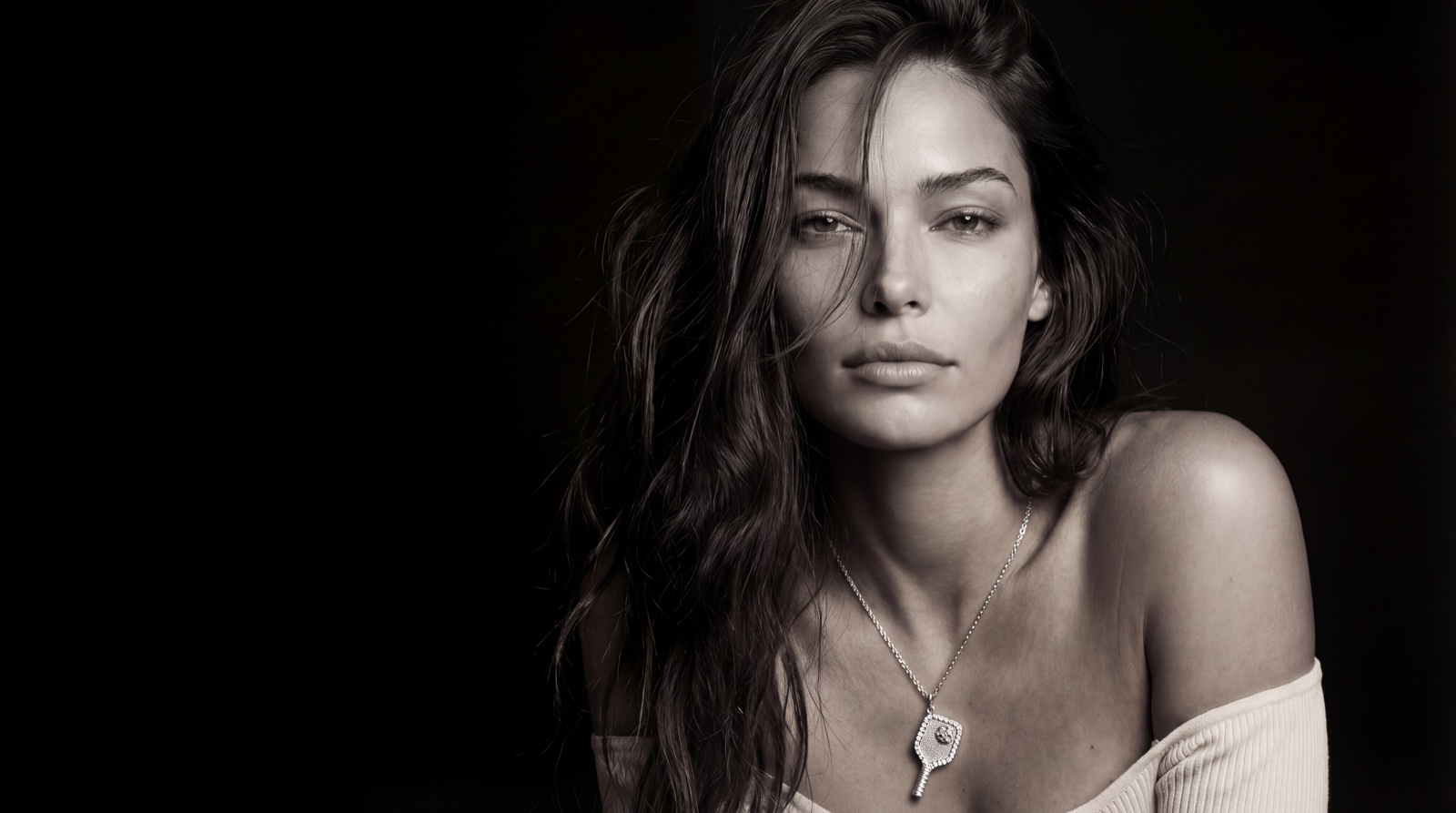 Fine-jewelry campaign portrait — Daniela